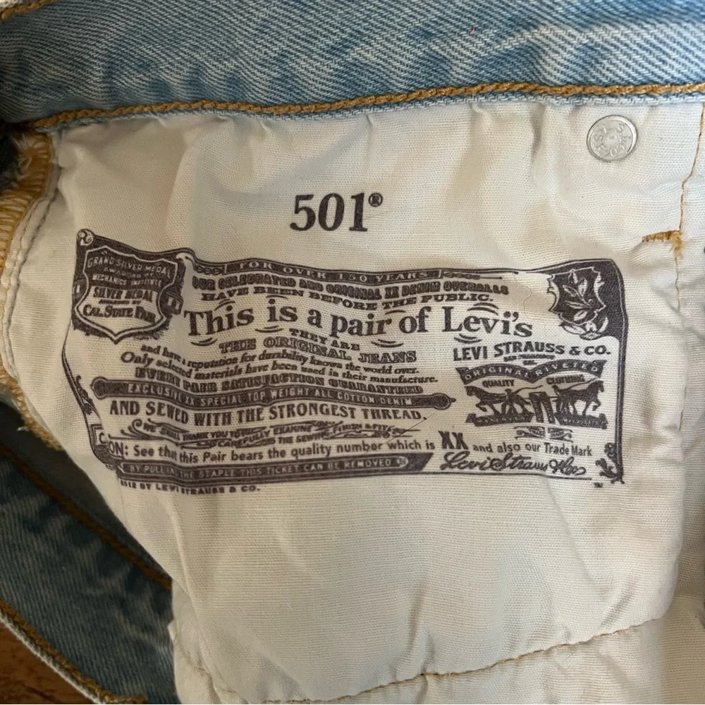 Levi's 501 Light Wash Denim Disttessed Shorts Size W 30